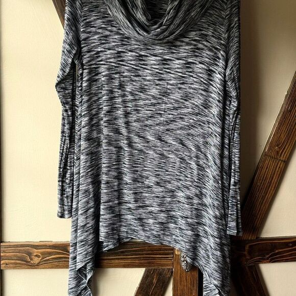 Cable & Gauge Long Black & White Tunic Sweater - Picture 3 of 6